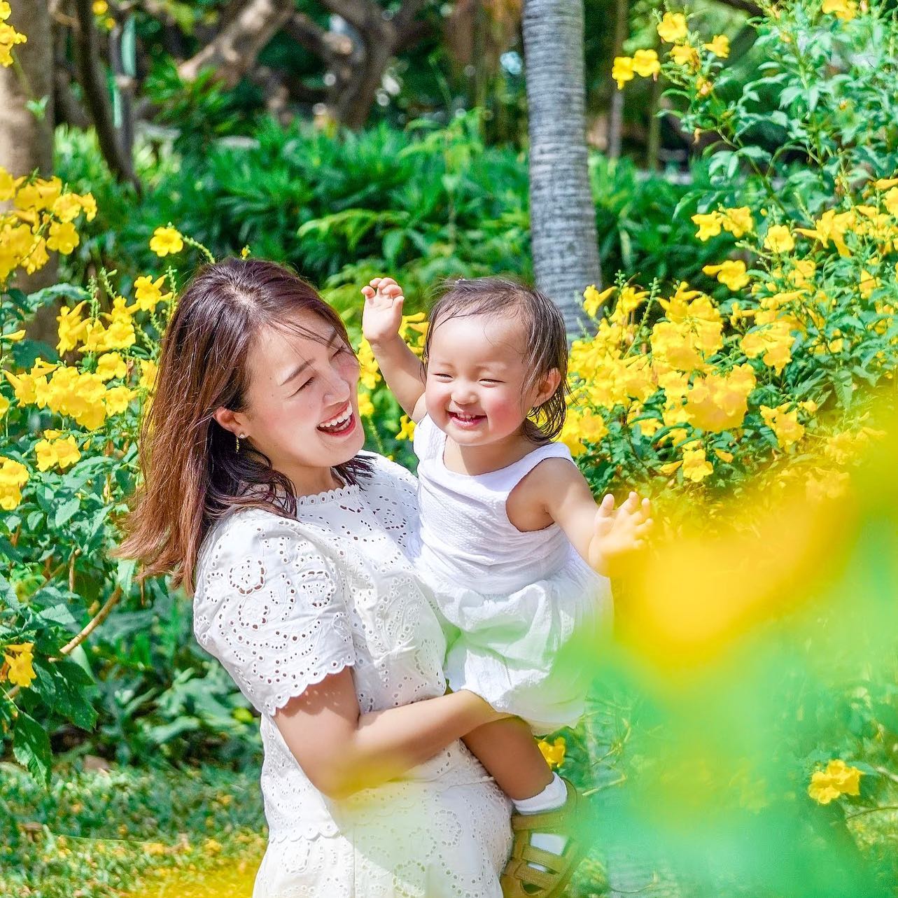 ⁡
⁡
Updated profile photo.
Mom and daughter portrait taken in Bangkok.
⁡
新しいプロフィール写真は
タイ旅行中、バンコクの公園で撮ってもらったもの。
娘のはじける笑顔がお気に入りです！
⁡
⁡
GWのタイは午前中にもかかわらず暑い暑い…
しかし、汗だくなのは写真では伝わるまい😜
⁡
⁡
⁡
__📷photo credit________________
⁡
📍 #BenchasiriPark
⁡
🗓 April, 2023
Photo taken by @yu.me.bkk 
（special thanks🙏🏻💓）
_______________________________
⁡
⁡
⁡
#プロフィール写真#親子写真#女の子ママ
#バンコク旅行#タイ旅行#子連れ旅#ママトラベラー
#familyportrait#momanddaughter#momlife 
⁡