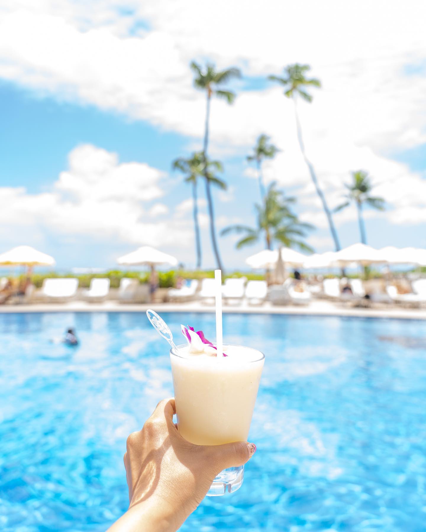 ⁡
⁡
この夏boyが好きになった飲み物
“Virgin Piña Colada”🍍🥥💛
⁡
⁡
わかるよ…
プールサイドで涼みながら飲むのはとにかく最高！
⁡
#monin のココナッツシロップでも買ってお家でも
作ってみようと思います！
それか ブレンダーの方が美味しいから
@vitamix_japan でバナナやパイナップル入れて作るかなぁ💭
 
⁡
_______📷 photo credit________________
⁡
📍 @halekulanihotel , HI🇺🇸
🗓 SEP, 2023
photo by @michelle_dailypics
⁡
for more Hawaii Photos
▶︎ #michelletraveldiary_Hawaii
⁡
_____________________________________
⁡